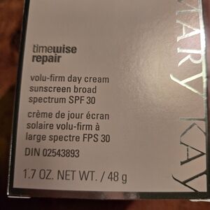 Mary Kay Volu-Firm Day Cream SPF 30